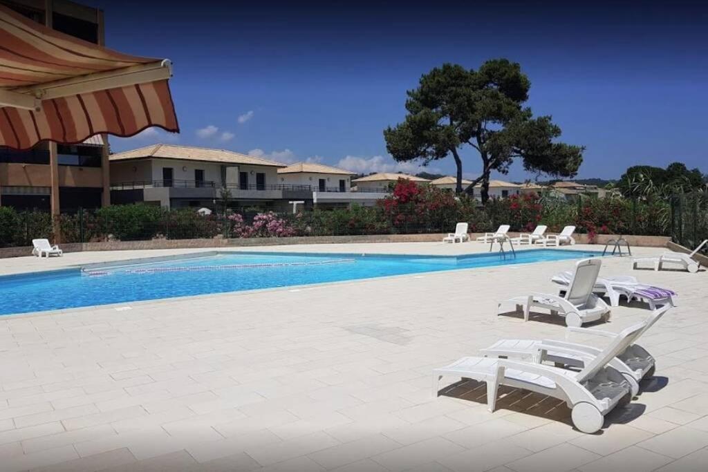 Studio Bord De Mer - Piscine - Plage سان-نيكولاو المظهر الخارجي الصورة